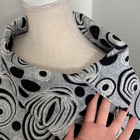 Groovy pattern 70s inspired Papillon sweater dress - Picture 3 of 6